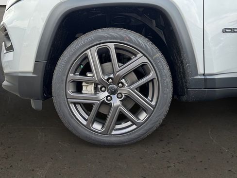 New 2026 Jeep Compass Latitude image 10