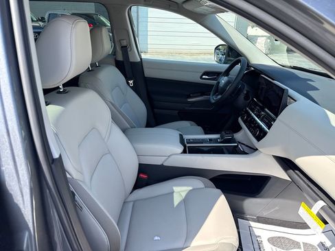 New 2026 Nissan Pathfinder SL FWD image 30