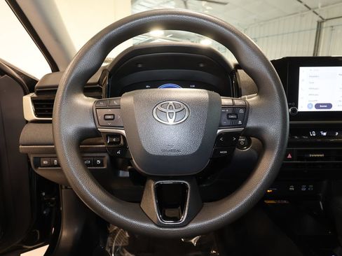 Used 2025 Toyota Camry LE FWD image 10