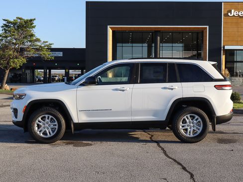 New 2025 Jeep Grand Cherokee Laredo w/ Luxury Tech Group I image 8
