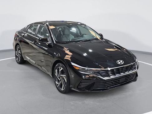 New 2026 Hyundai Elantra Limited image 3