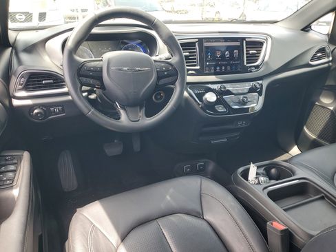 Used 2019 Chrysler Pacifica Touring-L w/ Premium Audio Group FWD image 17