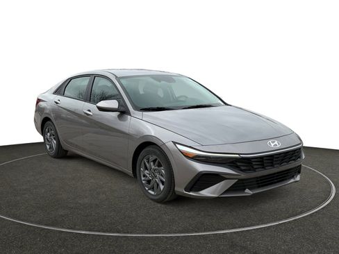 Used 2024 Hyundai Elantra SEL image 9