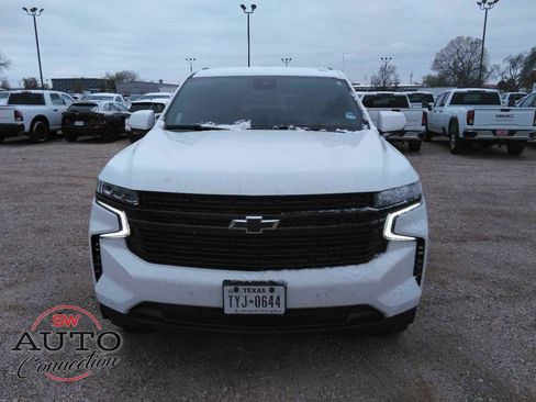 Used 2024 Chevrolet Suburban RST image 3