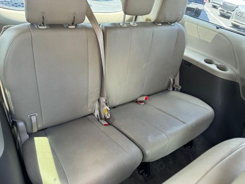 Used 2015 Toyota Sienna XLE w/ XLE Navigation Package FWD image 11