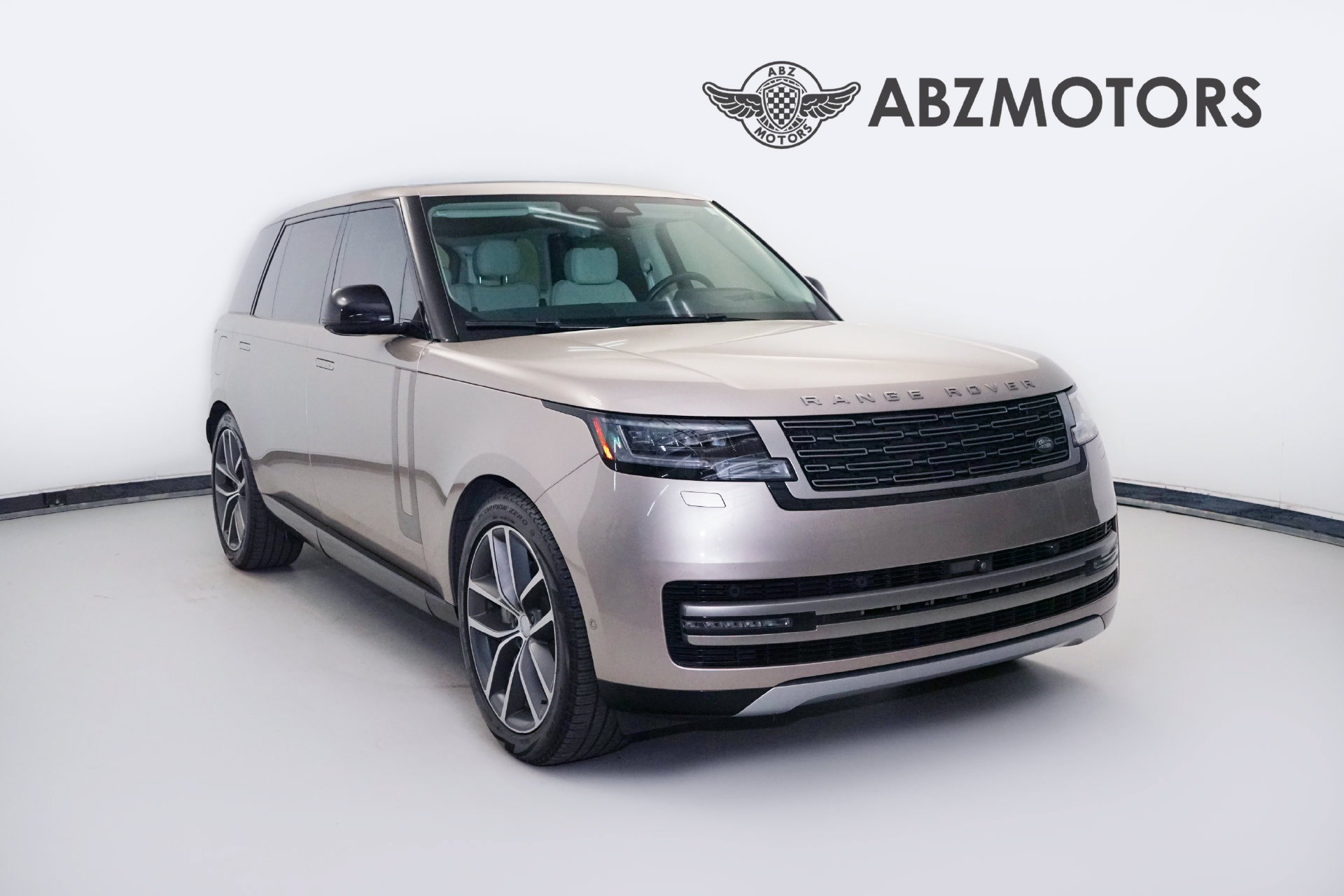 Used 2024 Land Rover Range Rover Long Wheelbase SE AWD/4WD image 1