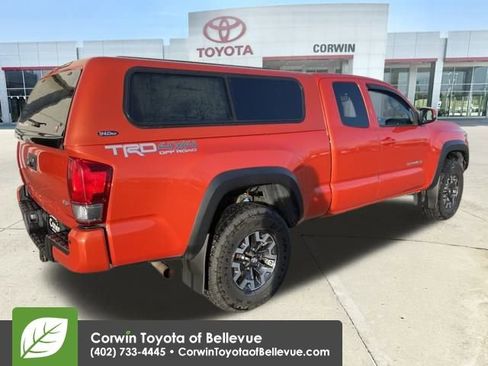 Used 2017 Toyota Tacoma TRD Off-Road image 5
