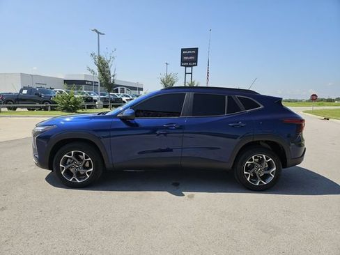 Used 2024 Chevrolet Trax LT w/ Driver Confidence Package FWD image 4