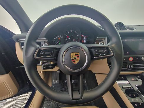 Certified 2023 Porsche Macan AWD/4WD image 29