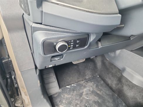 New 2025 Ford Bronco 4-Door image 33