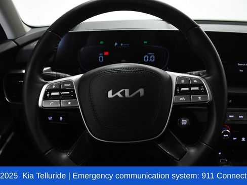 Used 2025 Kia Telluride S FWD image 11