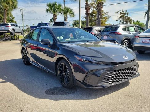 New 2026 Toyota Camry SE w/ Convenience Package FWD image 3