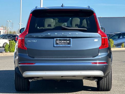 Used 2022 Volvo XC90 T8 Inscription image 8