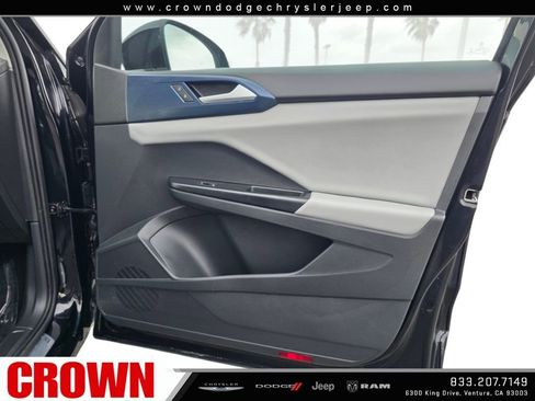 Used 2022 Volkswagen Taos SE image 16