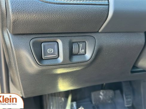 Used 2023 GMC Acadia SLT w/ Trailering Package image 17