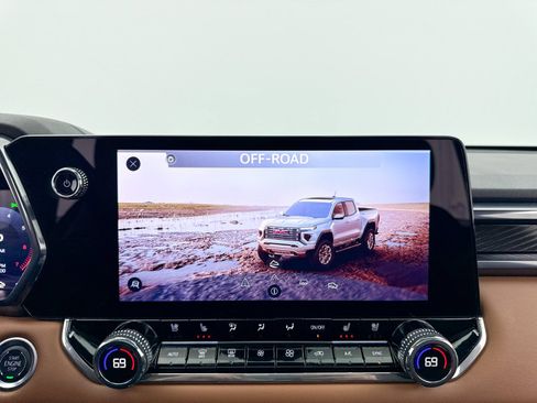 Used 2024 GMC Canyon AT4 w/ LPO, Off Road Lift Package image 12