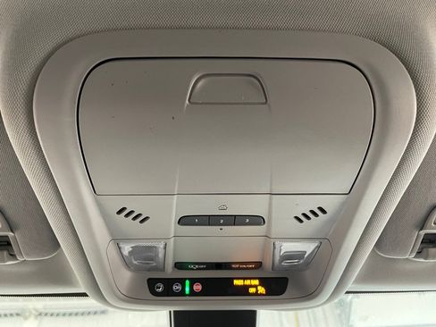 Used 2021 Chevrolet Equinox Premier image 39