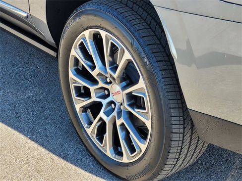 New 2026 GMC Yukon XL Denali w/ Denali Reserve Package image 7