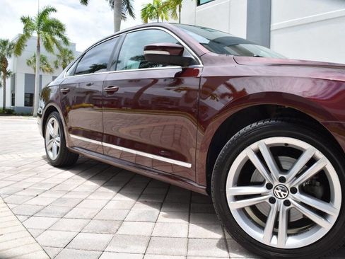 Used 2013 Volkswagen Passat TDI SEL Premium FWD image 13