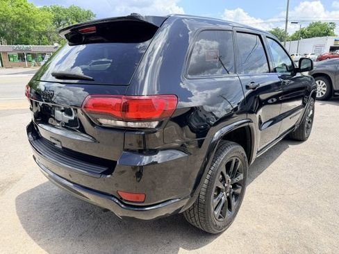 Used 2018 Jeep Grand Cherokee Altitude AWD/4WD image 5