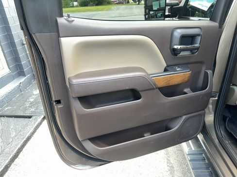 Used 2015 Chevrolet Silverado 2500 LTZ w/ LTZ Plus Package AWD/4WD image 12