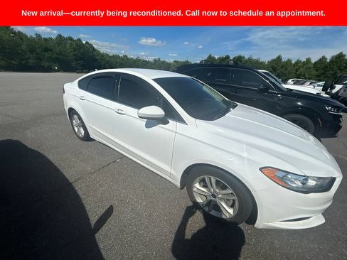 Used 2018 Ford Fusion SE w/ Fusion SE Technology Package FWD image 6
