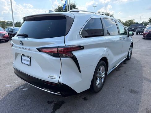 Used 2022 Toyota Sienna Limited AWD/4WD image 8