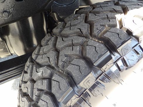 Used 2024 Chevrolet Silverado 2500 LT w/ Convenience Package image 54