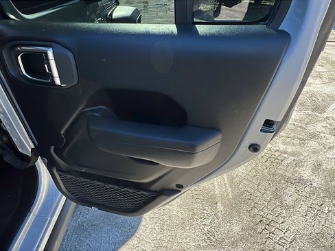 Used 2023 Jeep Wrangler Unlimited image 20