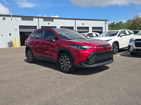 Used 2025 Toyota Corolla Cross AWD Hybrid w/ Moonroof Package image 2