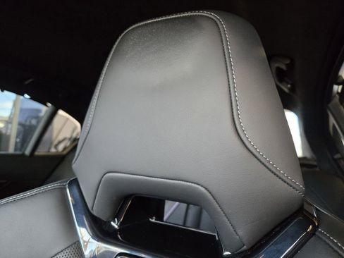 Used 2025 BMW M5 w/ Carbon Package image 16