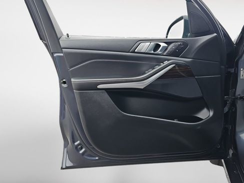 Used 2020 BMW X7 xDrive40i w/ Cold Weather Package image 15