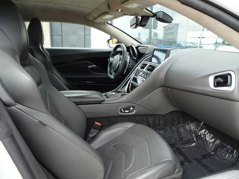 Used 2019 Aston Martin DBS Superleggera image 29