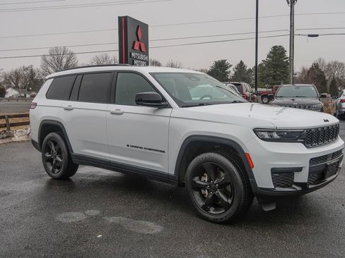 Used 2023 Jeep Grand Cherokee L Laredo image 1