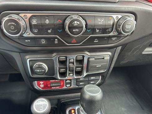 Used 2023 Jeep Gladiator Rubicon w/ Cold Weather Group AWD/4WD image 22