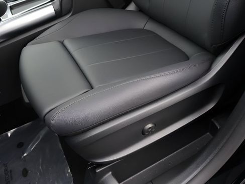 Used 2025 Mercedes-Benz GLA 250 4MATIC image 52