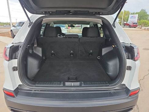 Used 2020 Jeep Cherokee Latitude AWD/4WD image 34