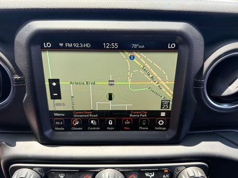 Used 2022 Jeep Wrangler Unlimited Sahara AWD/4WD image 19