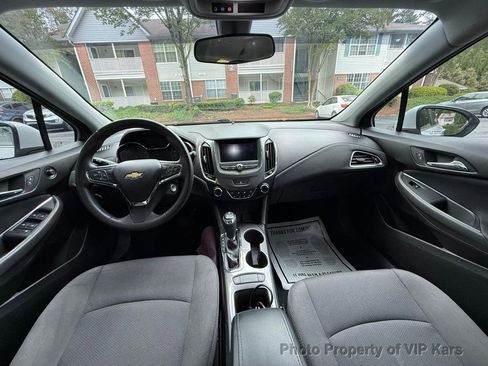 Used 2019 Chevrolet Cruze LT FWD image 16
