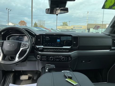 Used 2024 Chevrolet Silverado 1500 LT Trail Boss w/ Convenience Package II image 16