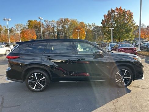 Used 2021 Toyota Highlander XSE image 4