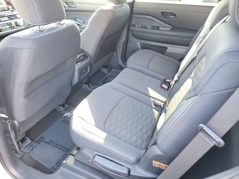 Used 2025 Nissan Pathfinder SV image 22