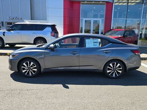 Used 2025 Nissan Sentra SV w/ SV Premium Package FWD image 12
