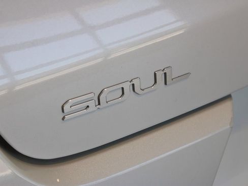 Used 2025 Kia Soul LX FWD image 34
