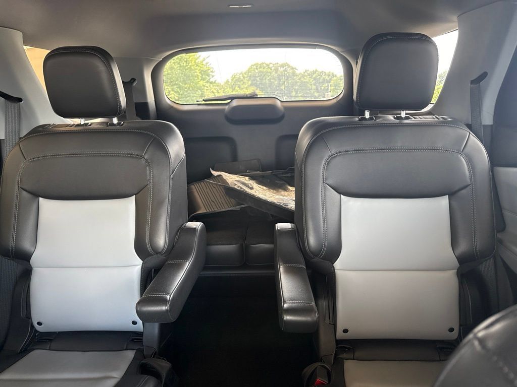 Used 2023 Ford Explorer XLT w/ Equipment Group 202A AWD/4WD image 24