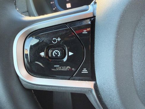 Certified 2025 Volvo XC90 B6 Plus image 19