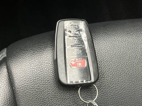 Used 2022 Toyota Highlander XSE AWD/4WD image 29