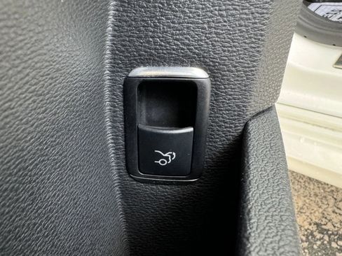 Used 2013 Mercedes-Benz E 350 Sedan image 45