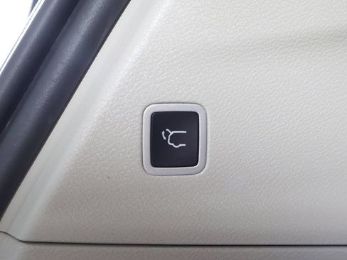 Used 2023 Chrysler Pacifica Touring-L FWD image 20