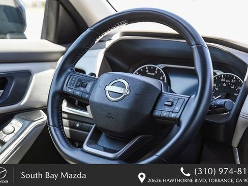 Used 2025 Nissan Rogue SV FWD image 15